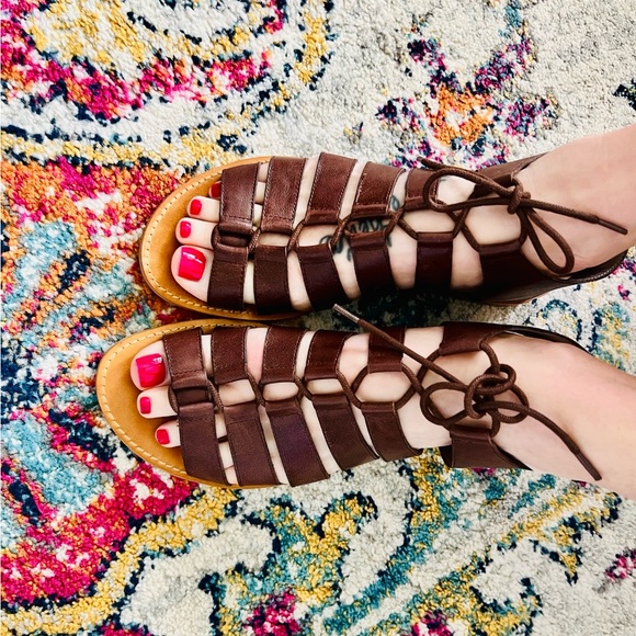 Hinge Gladiator Sandals - Picture 2 of 11